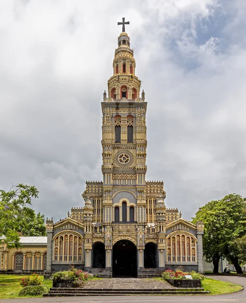 聖ブノワ教会正面図 レユニオン — ストック写真