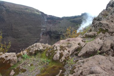Bir krater Vesuvius, Campania, İtalya'nın güzel manzarasına