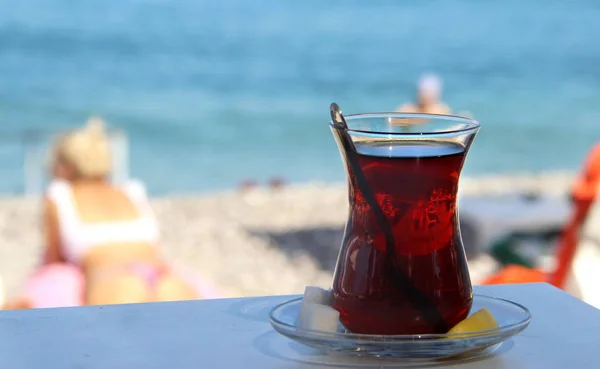 Традиционный Турецкий Чай Пляже Анталья — стоковое фото