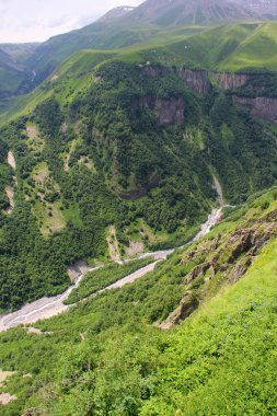Gürcü Dağları Kazbegi, Georgia'nın güzel manzara 