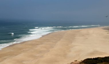Güzel manzarasına Nazare ve Atlantik Okyanusu, Portekiz 