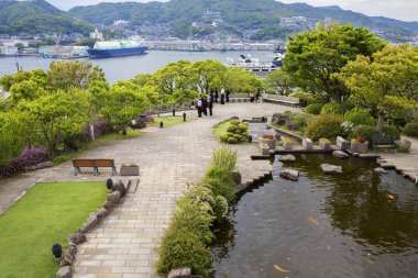 Nagasaki, Japonya, 04/24/2017, Glover Bahçe. Glover bahçesidir bir Park İskoç girişimci Thomas Blake Glover: Nagasaki, Japan, şimdi bir açık hava Müzesi kuruldu. Hollandalı tepeden şehir ve liman bölgesinden muhteşem manzaralar keyfini çıkarabilirsiniz.