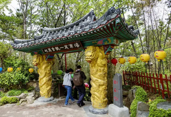 Busan South Korea 2017 Gate Haedong Yonggungsa Temple Buddhist Haedong — Stock Photo, Image