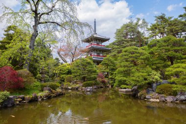 Sendai, Japonya, 04/29/2017, Rinnoji Tapınağı. Güzel bahçe ve pagoda Budist Tapınağı.