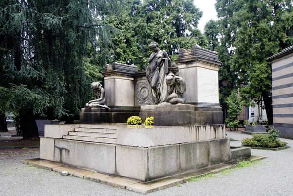 Mediolan Włochy 2012 Rzeźby Nagrobek Monumentalny Cmentarz Cmentarzu Milan Jest — Zdjęcie stockowe