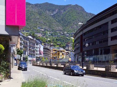 Andorra, 06/16/2012, cityscape. Andorra cüce Birleşik Avrupa'nın, Fransa ve İspanya arasında yer alan bir prenslik biridir. Yüksek dağlarla çevrili. Andorra bir renkli, rahat Kayak merkezidir.