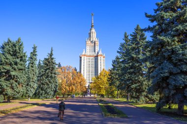Moscow, Rusya Federasyonu, 10/11/2018, bina Moskova Devlet Üniversitesi. M. V. Lomonosov. Moskova Devlet Üniversitesi M. V. Lomonosov önde gelen, en eski biridir adını ve Rusya, Rus scie merkezlerinden biri en büyük klasik üniversiteler