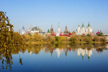 Moscow, Rusya Federasyonu, 10/15/2018, Izmailovsky Kremlin. Izmailovo Kremlin bir kültürel bir eğlence kompleksi, dahili olarak 1998-2007 Izmailovo Emlak topraklarında. Bir ahşap bina, XVI-XVII cen stilize Rus mimarisi