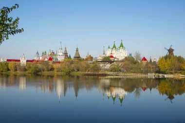 Moscow, Rusya Federasyonu, 10/15/2018, Izmailovsky Kremlin. Izmailovo Kremlin bir kültürel bir eğlence kompleksi, dahili olarak 1998-2007 Izmailovo Emlak topraklarında. Bir ahşap bina, XVI-XVII cen stilize Rus mimarisi