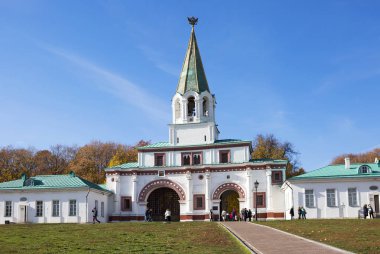 Moscow, Rusya Federasyonu, 10/16/2018, Kolomenskoye. Ön kapı. Çar Alexei Mikhailovich Romanov için inşa Kolomenskoye köyü Çar bahçede korunmuş ana kapısı açık kapısıdır. 1672-1673. Ascension Kilisesi yer. 