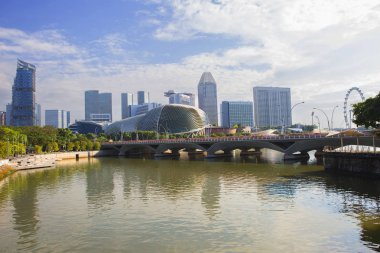 Singapore, 01/21/2018, Quay. Esplanade. Esplanade tiyatro Marina Bay Rıhtımlar üzerinde bulunan bir Singapur Sanat merkezidir. Tesis modern bir modernist tarzda inşa edilmiştir.