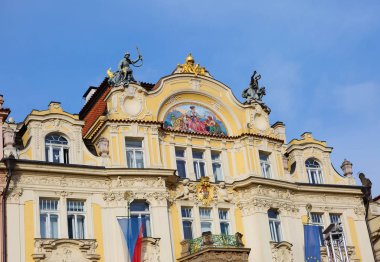 Prag, Çek Cumhuriyeti, 01/04/2017, Old Place meydanındaki binaların mimarisi. Stare Mesto muhteşem mimarisi ile Prag'ın Merkezi tarihi bölgesidir.