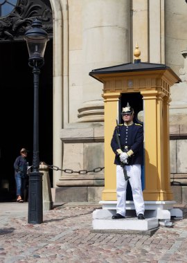 Stokholm, İsveç, 07/16/2010, Kraliyet Sarayı korunması. İsveç Kraliyet muhafızı. Royal Palace Stockholm hükümdarları rezidanstır. Sarayın koruma görevi için Royal atanır muhafız, 1521 organize ettiği.