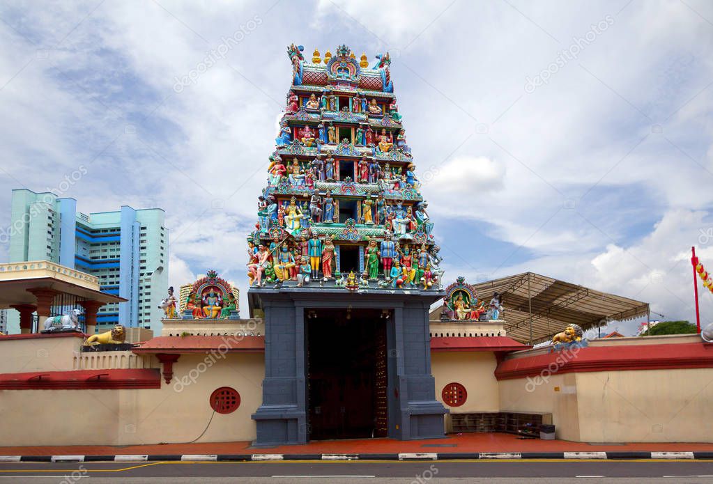 The Hindu Temple Of Sri Mariamman . Sri Mariamman temple is located in the center of the old Chinatown. The building was built in 1843 by Madras masters, but later the temple was repeatedly completed and decorated until the 60s of the twentieth centu