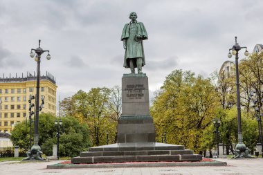 Moscow, Rusya Federasyonu, 10/26/2018, büyük Rus yazar Gogol anıt. Nikolay Vasilyeviç Gogol Anıtı Arbat square yakınındaki Gogol Bulvarı sonundaki yer alır.