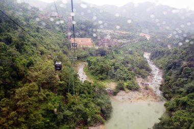 Danang, Vietnam, 11/14/2014, kablo araba Ba Na Hills. Ba Na Hills olduğunu en uzun ve en yüksek teleferik Güneydoğu Asya'da sadece ama aynı zamanda dünya çapında. 