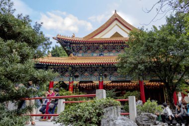 Hong Kong, Çin, 11/09/2014, Wong Tai Sin Temple. Tapınağın önemli bir dini merkez, renkli ve güzel süs eşyaları binalar geleneksel Çince tarzı ile turistlerin ilgisini çekmektedir.