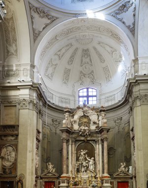 Livorno, İtalya, 12/01/2013, kilise San Ferdinando. Sunak. San Ferdinando 17 yüzyılda inşa edilmiş bir Roma Katolik barok Kilisesi var. Güzel bir sunak onun ana özelliktir.