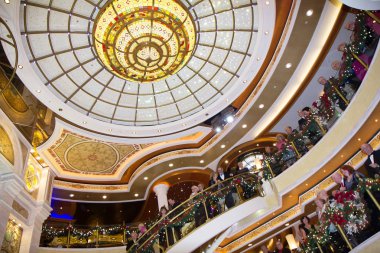 Gemi Ruby Princess, Amerika Birleşik Devletleri, 12/03/2013, Noel iç gemisi. Bir yolcu gemisinde Noel ve yeni yıl kutlama eğlenceli bir çok şey.