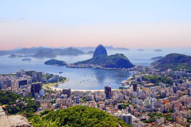 Rio de Janeiro. Brezilya. Corcovado Dağı na gelen kenti. Corcovado dağ muhteşem manzaralar, Rio de Janeiro şehrine.