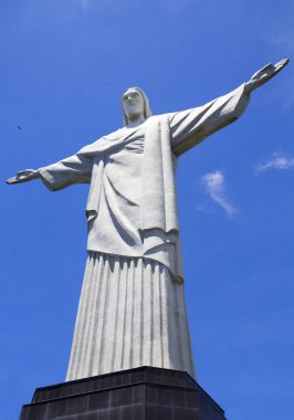 Rio de Janeiro, Brezilya, 12/18/2012, Corcovado Dağı na gerilmiş İsa heykeli. İsa'nın ünlü heykeli Rio de Janeiro Corcovado Dağı'na üzerine uzanmış kolları. Bu bir Rio de Janeiro ve Brezilya bir bütün olarak sembolüdür. Ne biri seçildi