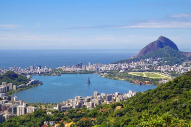 Rio de Janeiro. Brezilya. Corcovado Dağı na gelen lagün manzarası. Corcovado dağ muhteşem manzaralar, Rio de Janeiro şehrine.