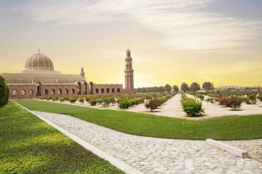 Muscat, Umman, Sultan Qaboos Ulu Camii. Sultan Qaboos Camii veya Muscat katedral cami olan ana çalışma Muscat, Umman camidir.