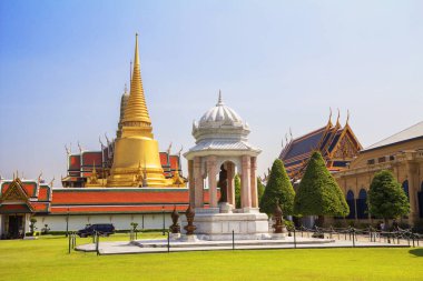 Bangkok, Tayland, Thailand, 11/19/2014, Tapınağı emerald Buda (Wat Phra Kaeo) Kraliyet Sarayı. Zümrüt Buda (Wat Phra Kaeo) tapınağıdır bir kompleks bir duvar ile çevrili geleneksel Tay tarzında yapılan.