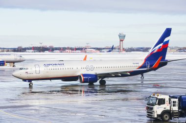 Moskova, Rusya, 02/23/2016, Aeroflot uçağı kışın Sheremetyevo Havaalanı'nda havaalanında. Aeroflot kargo ve yolcu çalışır 51 ülkeden Moskova (Sheremetyevo Uluslararası Havaalanı) uçuşlar.