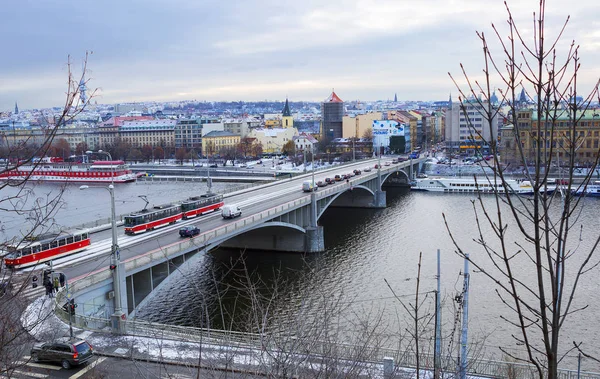 Prague, Çek Cumhuriyeti, 01/03/2017, Stefanikuv köprü Vltava Nehri. Köprü 1949-51godah, şehir merkezine götürür savaş sonrası dönemde inşa edilmiştir.