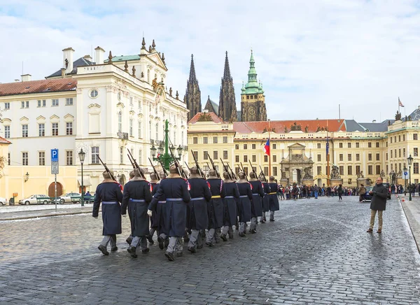 Praga República Checa 2017 Plaza Hradjalá Cambiando Guardia Honor Cambio — Foto de Stock
