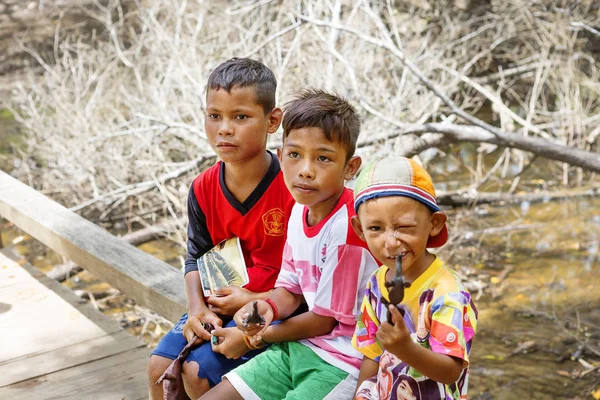 Komodo Island Indonesia 2018 Children Indonesia Charming Kids Meet Tourists — Stock Photo, Image