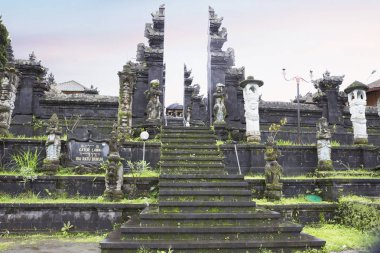 Bali, Endonezya, 01/11/2018, Pura Besakih Tapınağı. Pura Besakih Tapınağı sözde bu tapınakta ibadet samimi insan ruhları yaşadığı Gunung Agung Dağı yamacında yer alır. Bu Bali-3142 mete en yüksek noktasıdır