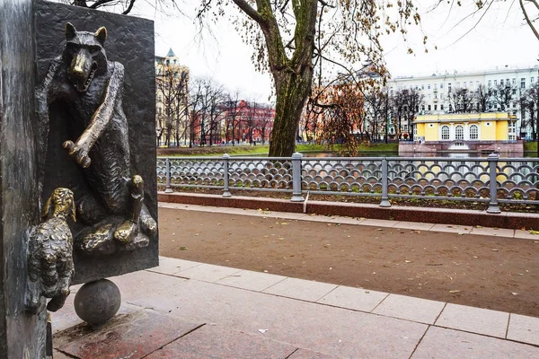 Moscow, Russia, 11/19/2012, Bas Relief on Krylov's fable near Patriarch's ponds. Ivan Krylov (1769 1844) is a Russian poet and fabulist. At the Patriarch's ponds there is a monument to the poet and Bas Reliefs on the theme of his fables. — Stock Image Moscow Russia 2012 Bas Relief Krylov Fable Patriarch Ponds Ivan Stock Photo