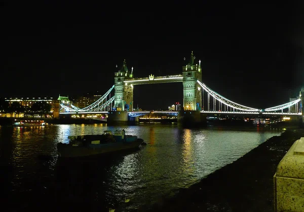 ロンドン イングランド 2019 タワーブリッジ タワーブリッジは テムズ川に架かるロンドン中心部のドローブリッジです 1894年にオープンしました ロンドンとイギリスのシンボルの一つです — ストック写真