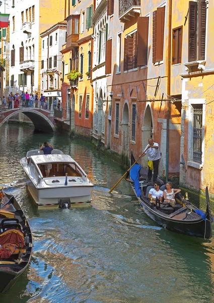 Venecia Italia 2012 Canal Estrecho Los Canales Venecia Son Las — Foto de Stock