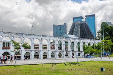 Rio de Janeiro, Brezilya, 03 / 06 / 2020, Carioca Aqueduct (Arcos da Lapa, Lapa Arches) Bu Rio de Janeiro 'nun koloni dönemindeki en çarpıcı manzaralarından biri, 