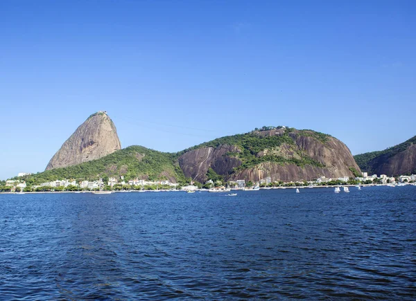 Rio Janeiro Brazil 2020 Sugarloaf Sugarloaf Mountain Rises Bay Guanabara — Stock Photo, Image