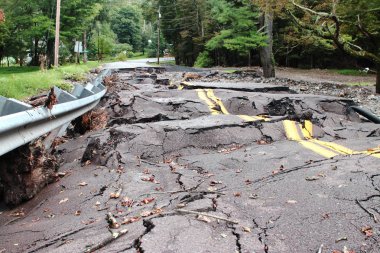 Yol imha sel hasarlı
