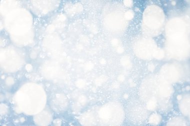 gümüş şenlikli pırıl pırıl noel ışıkları. Tatiller için bulanık gri soyut arka plan