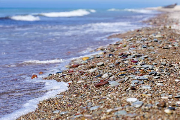 Hermosas rocas de colores en la playa — Foto de Stock