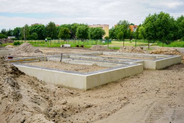 Yeni bir evin beton temeli