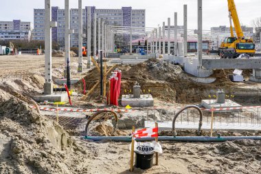 Yeni bir dükkan bina için somut bir temel yapı