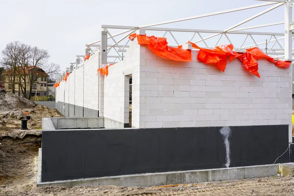 Neue Baustelle, Mauer- und Dachkonstruktionen — Stockfoto