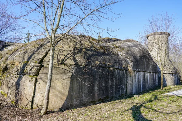 Ruiny piwnicy w proszku w pobliżu baterii fortyfikacji w Liepaja, Łotwa — Zdjęcie stockowe