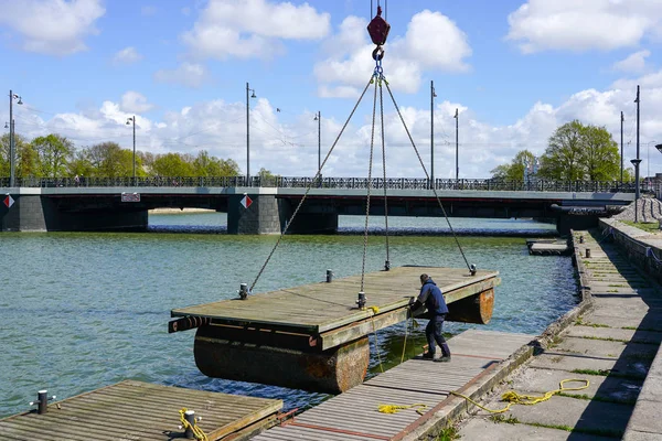 Placing a floating marina pontoon in the water with the help of a crane — Stock Photo, Image