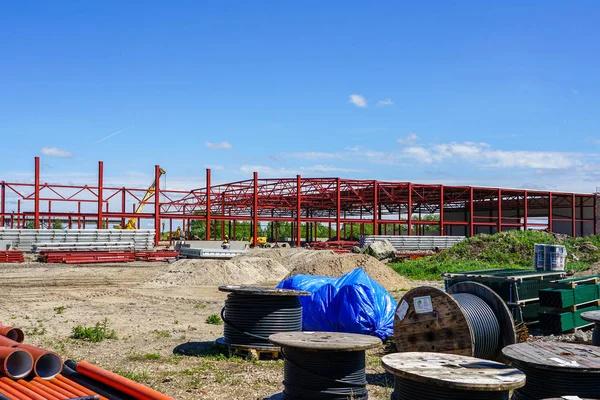 The steel frame of a building under construction — Stock Photo, Image