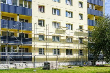 cephe ısı yalıtımı montajı için iskele