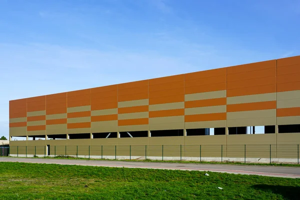 Fachada del nuevo edificio de fábrica de paneles de aluminio termoaislados —  Fotos de Stock