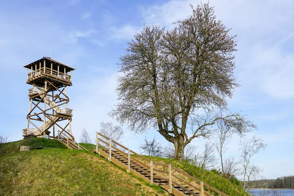 New Wooden Bird Watching Tower Top Hill Lake — Stock Photo, Image